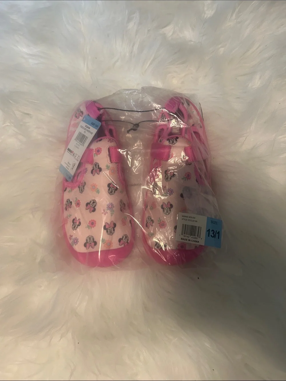 NWT Pink Minnie Mouse Water Shoes size 13/1